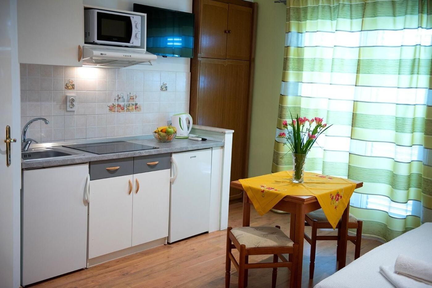 Apartments And Rooms Robi Podstrana Extérieur photo