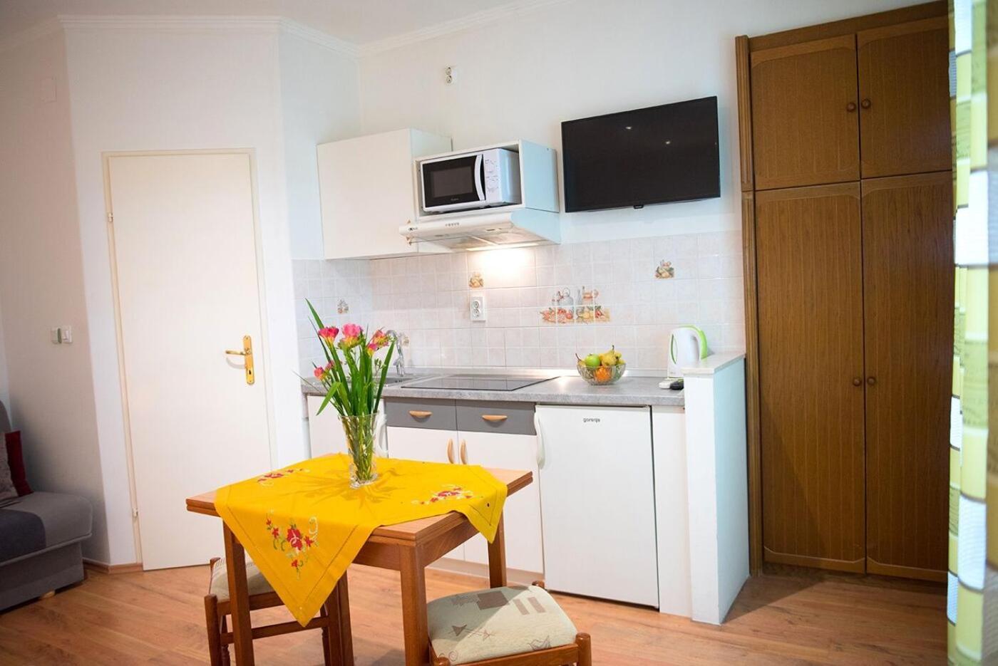 Apartments And Rooms Robi Podstrana Extérieur photo