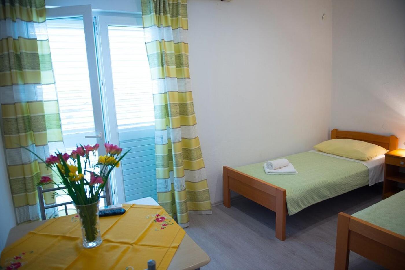 Apartments And Rooms Robi Podstrana Extérieur photo