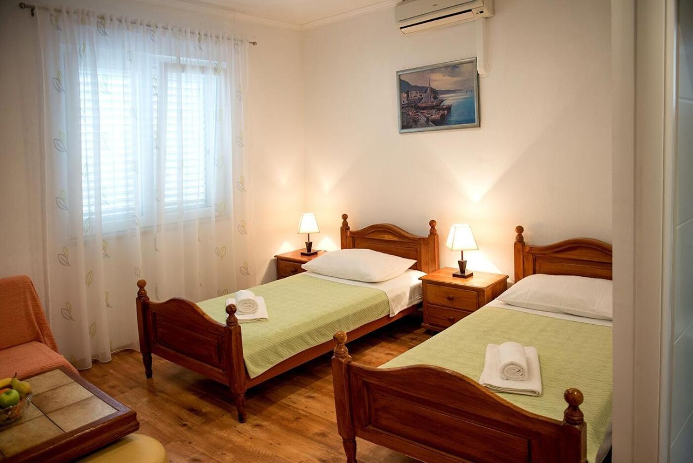 Apartments And Rooms Robi Podstrana Extérieur photo